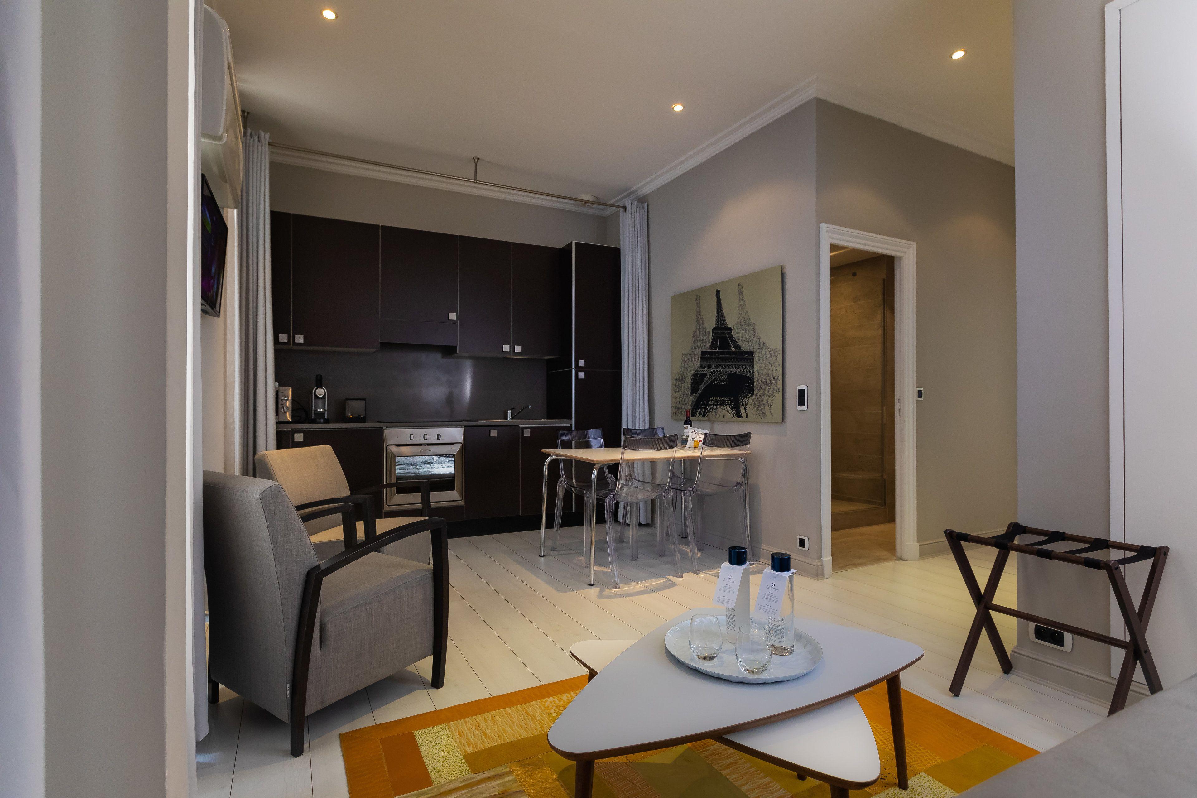 Aparthotel & Le Regent 4*